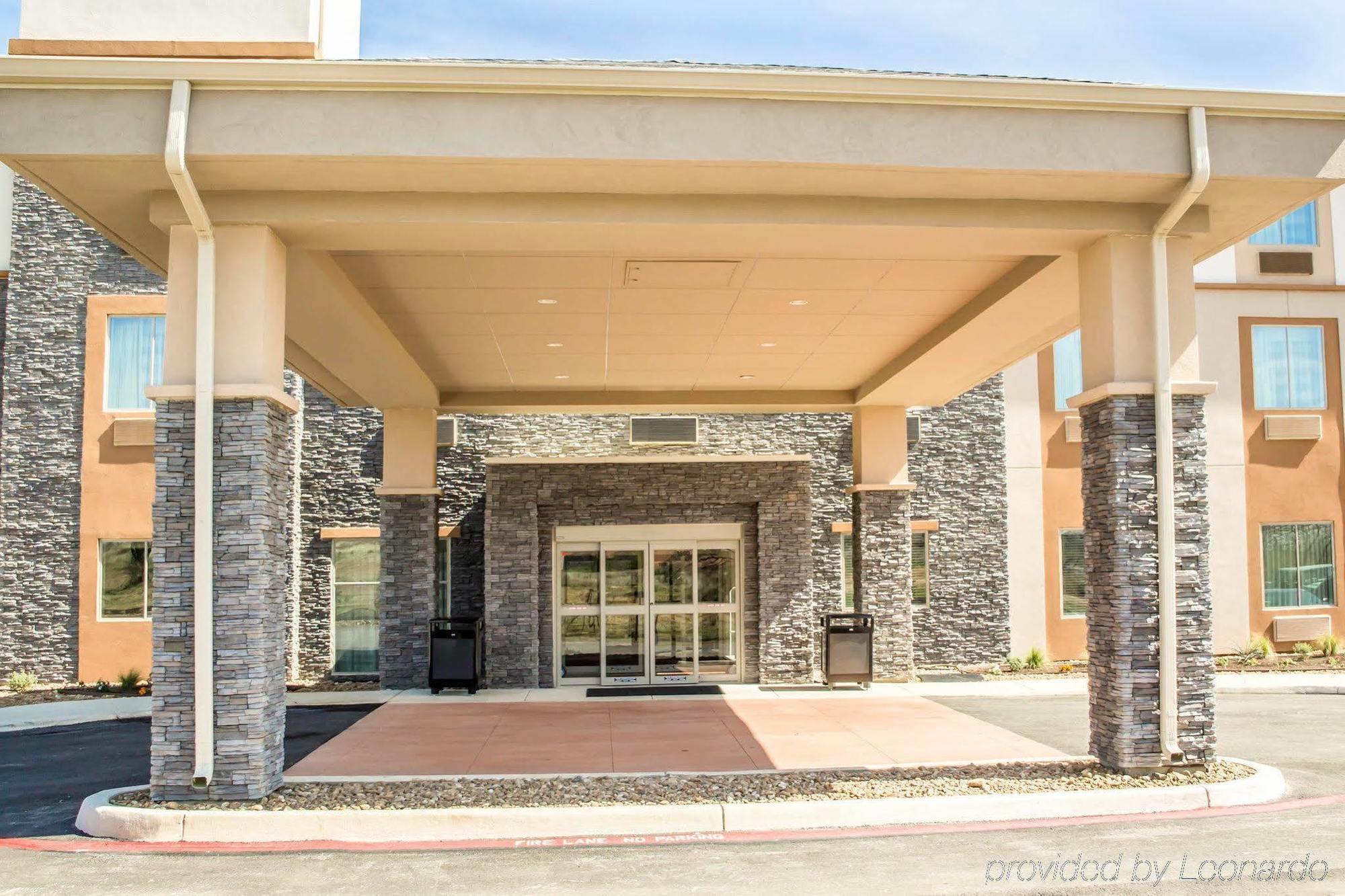 Sleep Inn & Suites Jourdanton - Pleasanton Exterior photo